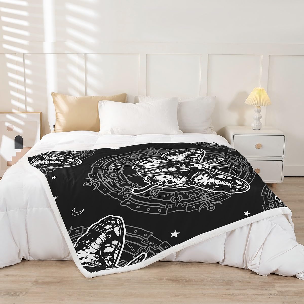 Wicked Blankets – Dark & Cozy